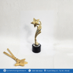 mẫu cúp vinh danh cuối năm