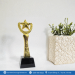 mẫu cúp vinh danh cuối năm