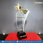 mẫu cúp vinh danh cuối năm